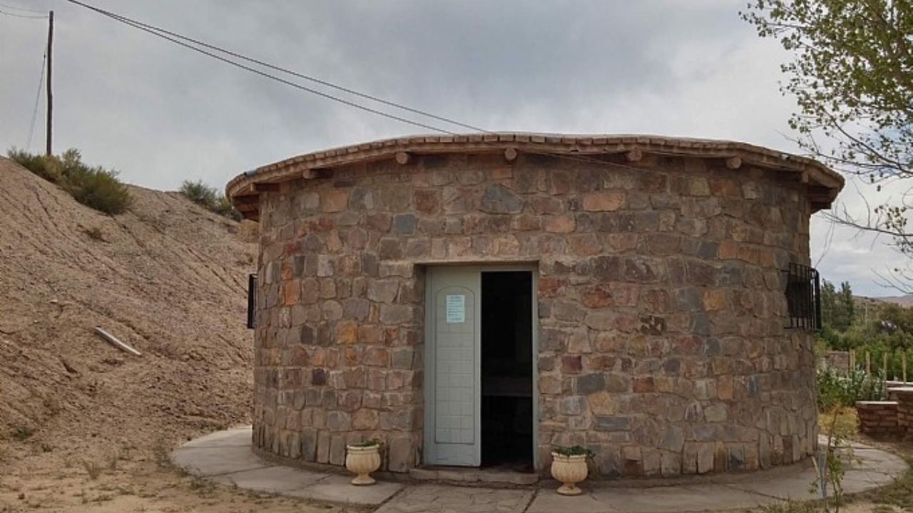 Edificio circular de piedra del Museo Arqueológico Luis Benedetti.